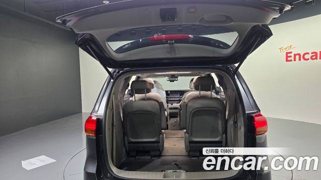 Kia Canival 2018 — photo 35