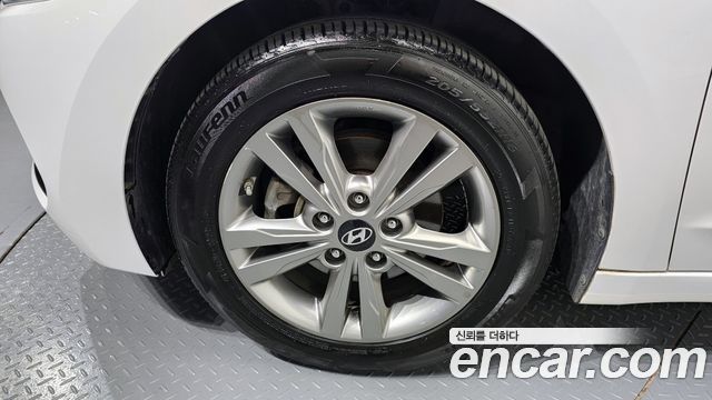 Hyundai AVANTE 2017 — photo 5