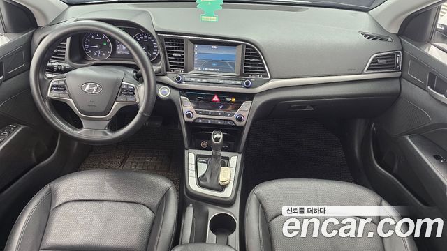 Hyundai AVANTE 2017 — photo 10