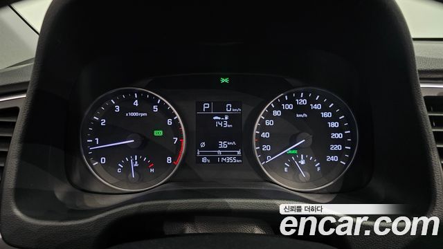 Hyundai AVANTE 2017 — photo 11