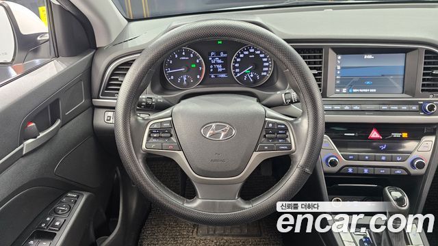 Hyundai AVANTE 2017 — photo 19