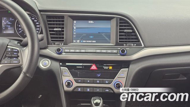 Hyundai AVANTE 2017 — photo 20