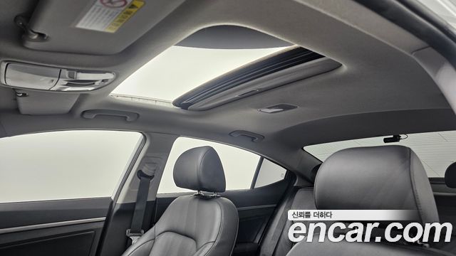 Hyundai AVANTE 2017 — photo 25