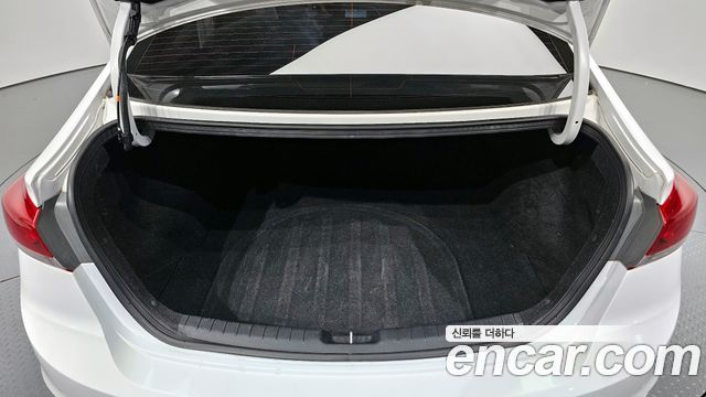 Hyundai AVANTE 2017 — photo 26