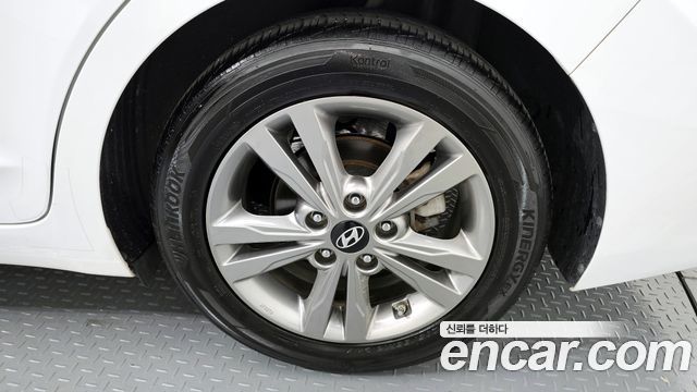 Hyundai AVANTE 2017 — photo 7