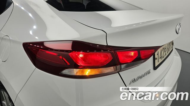 Hyundai AVANTE 2017 — photo 9