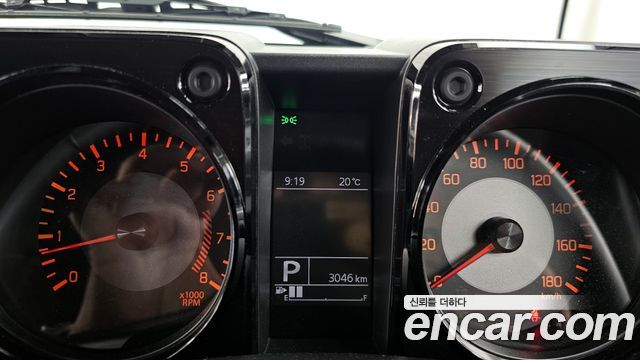 Suzuki Jimny 2023 — photo 11