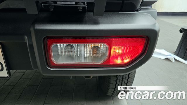 Suzuki Jimny 2023 — photo 9