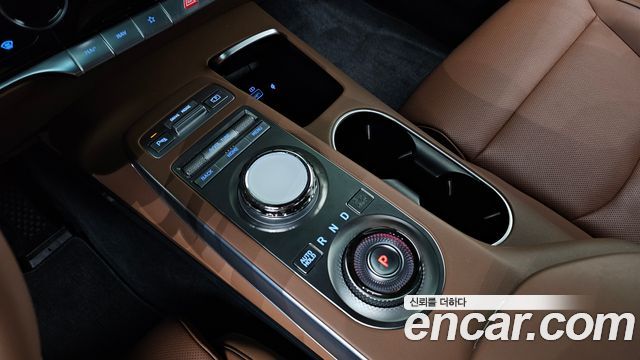 Genesis GV70 2023 — photo 12