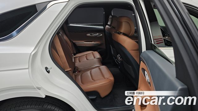 Genesis GV70 2023 — photo 17