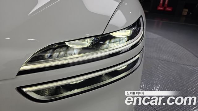 Genesis GV70 2023 — photo 8