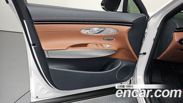 Genesis GV70 2023 — photo 14
