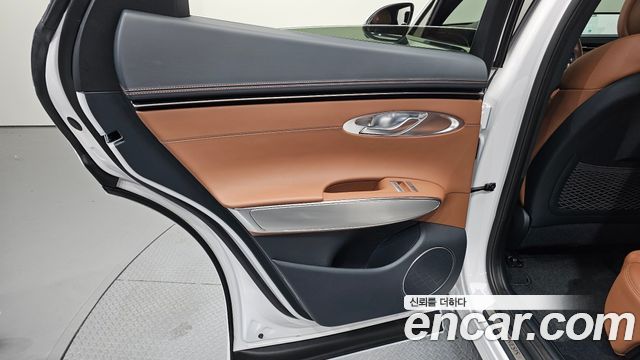 Genesis GV70 2023 — photo 15