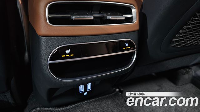 Genesis GV70 2023 — photo 28