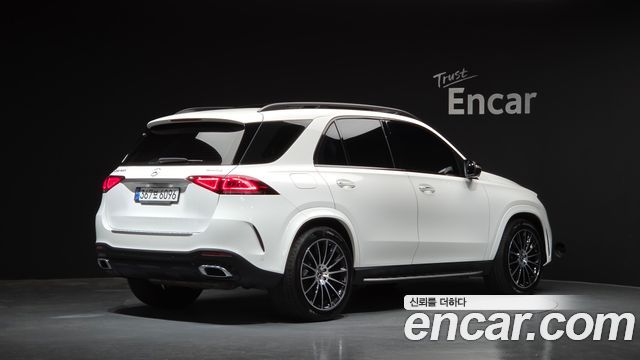 Mercedes-Benz GLE-Class 2022 — photo 2