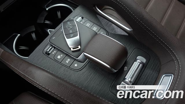 Mercedes-Benz GLE-Class 2022 — photo 22