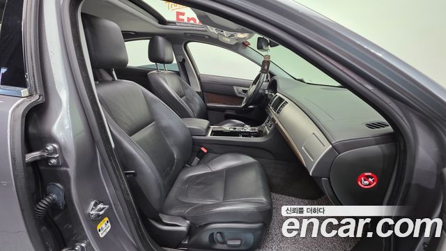 Jaguar XF 2013 — photo 10