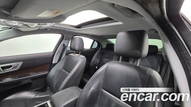 Jaguar XF 2013 — photo 11