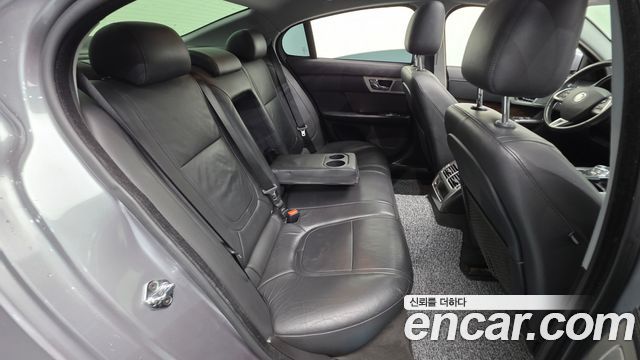 Jaguar XF 2013 — photo 20