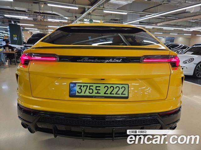 Lamborghini Urus 2022 — photo 9
