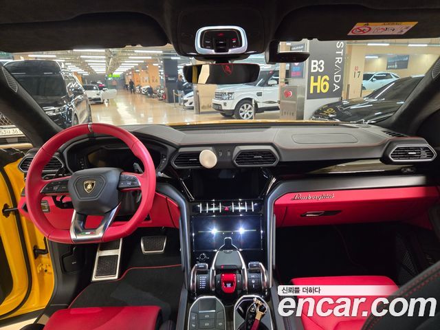 Lamborghini Urus 2022 — photo 11