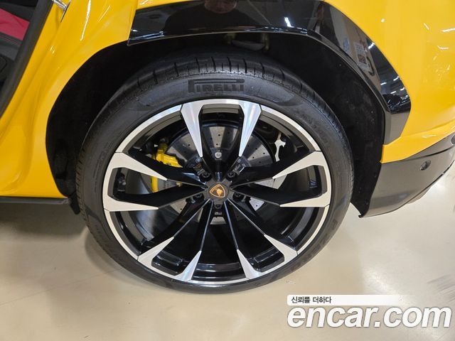 Lamborghini Urus 2022 — photo 12