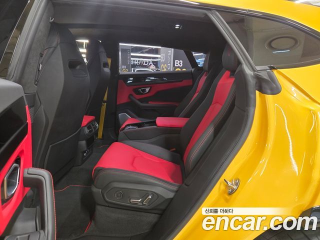 Lamborghini Urus 2022 — photo 13