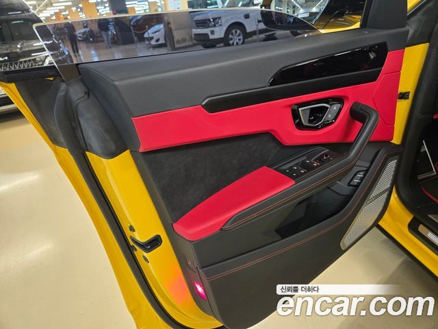 Lamborghini Urus 2022 — photo 14
