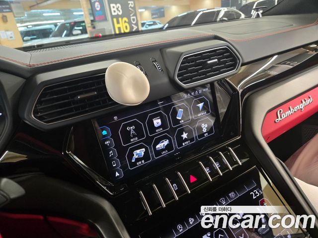 Lamborghini Urus 2022 — photo 18