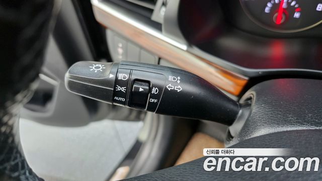 Kia K7 2016 — photo 18