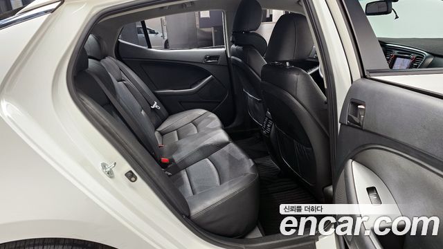 Kia K5 2015 — photo 11