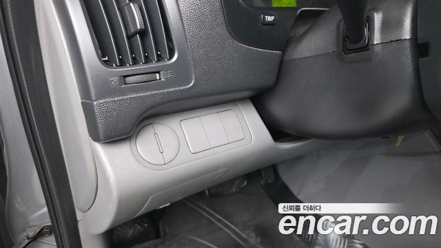 Hyundai Starex 2011 — photo 12