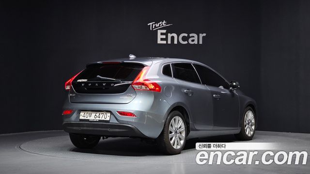 Volvo V40 2015 — photo 2