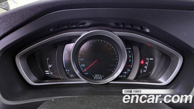 Volvo V40 2015 — photo 8