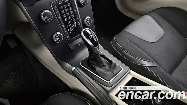 Volvo V40 2015 — photo 9