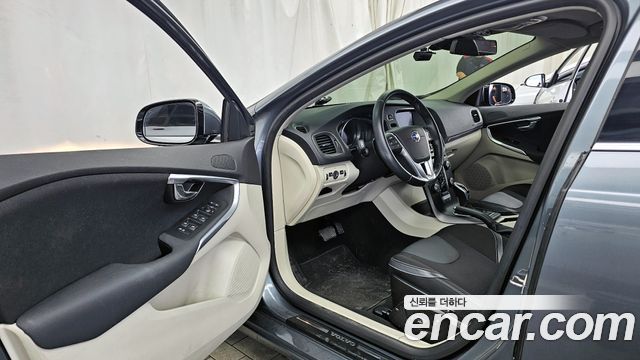 Volvo V40 2015 — photo 10