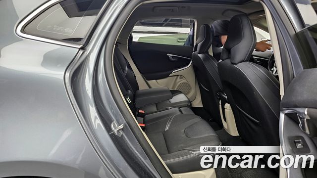 Volvo V40 2015 — photo 12