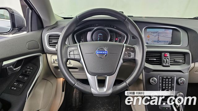 Volvo V40 2015 — photo 13