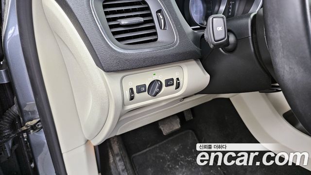 Volvo V40 2015 — photo 16