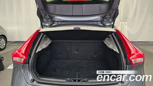 Volvo V40 2015 — photo 20