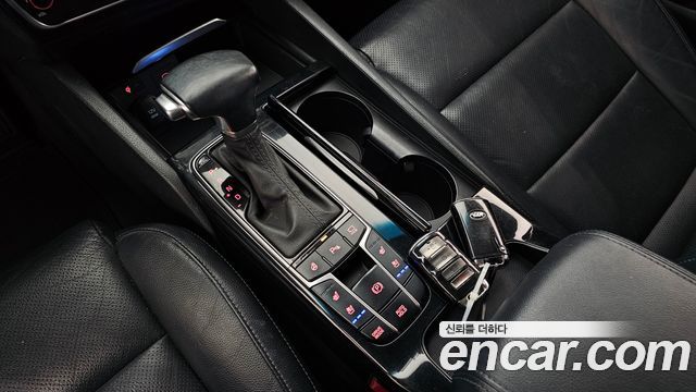 Kia K7 2019 — photo 9