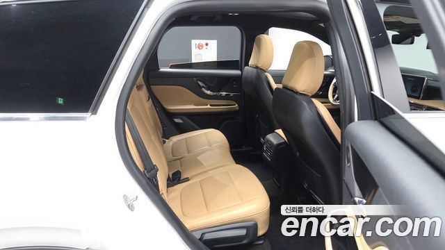 Lincoln Corsair 2022 — photo 12