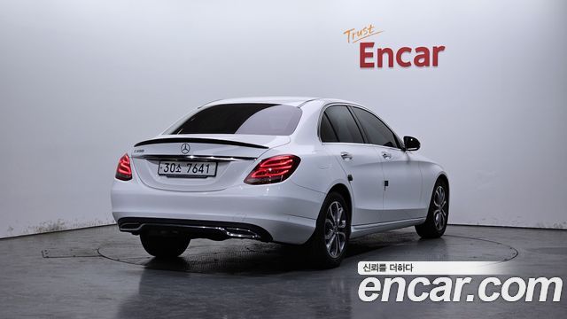 Mercedes-Benz C-Class 2018 — photo 2