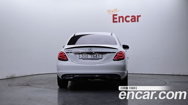 Mercedes-Benz C-Class 2018 — photo 4