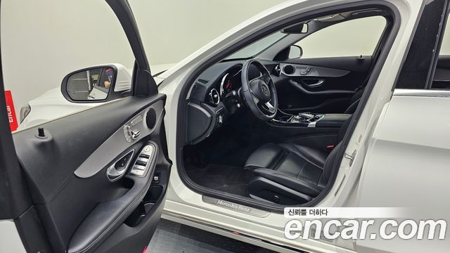 Mercedes-Benz C-Class 2018 — photo 10