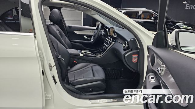 Mercedes-Benz C-Class 2018 — photo 11