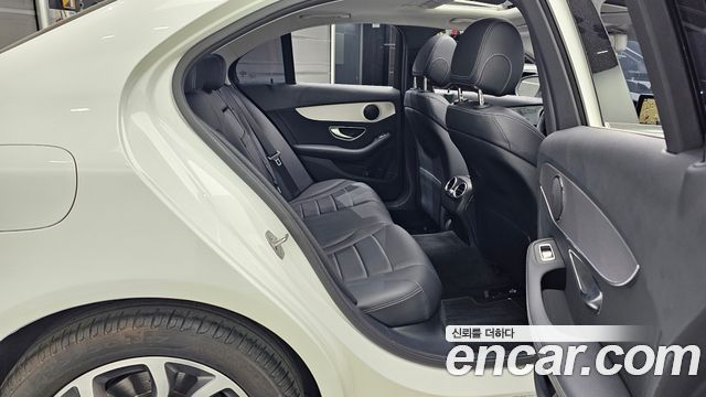 Mercedes-Benz C-Class 2018 — photo 12