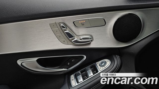 Mercedes-Benz C-Class 2018 — photo 16