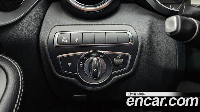 Mercedes-Benz C-Class 2018 — photo 17