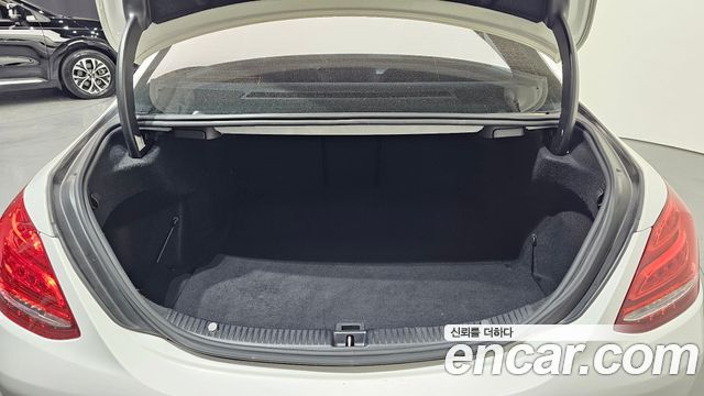 Mercedes-Benz C-Class 2018 — photo 20